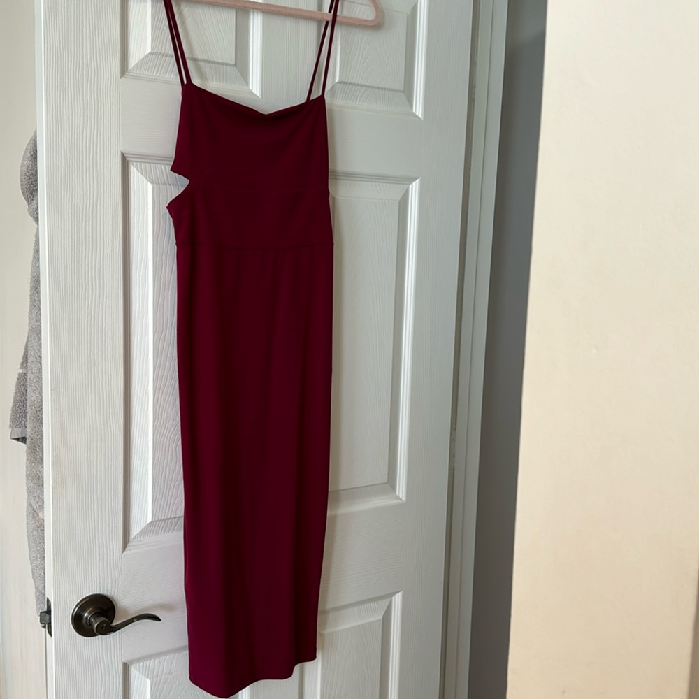 New Susan Monaco Dress. Size M wine color